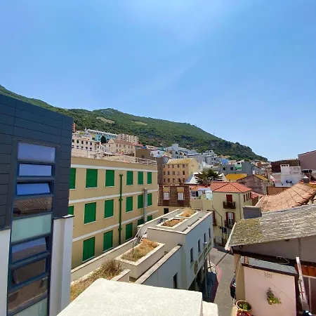 Deluxe Centre Two Bedroom - Grand House Apartment
