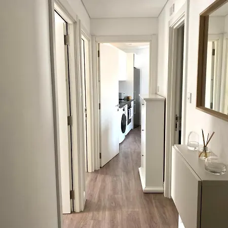 Deluxe Centre Two Bedroom - Grand House Apartment *