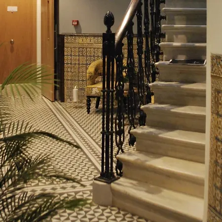 Deluxe Centre Two Bedroom - Grand House Apartment *