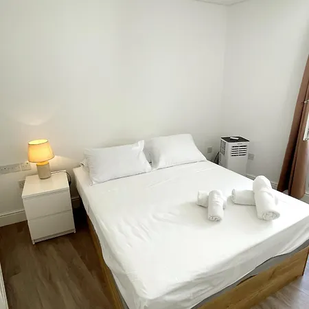 Deluxe Centre Two Bedroom - Grand House * Gibraltar