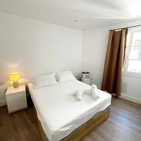Deluxe Centre Two Bedroom - Grand House
