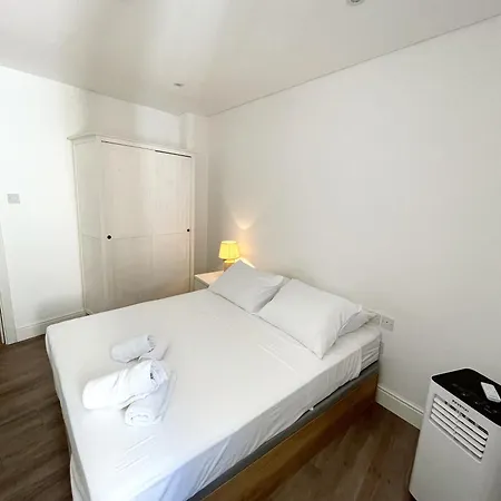 Apartment Deluxe Centre Two Bedroom - Grand House Gibraltar