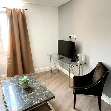Apartment Deluxe Centre Two Bedroom - Grand House