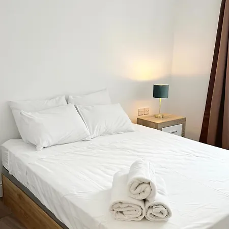 Deluxe Centre Two Bedroom - Grand House