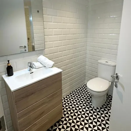 Deluxe Centre Two Bedroom - Grand House Apartment *