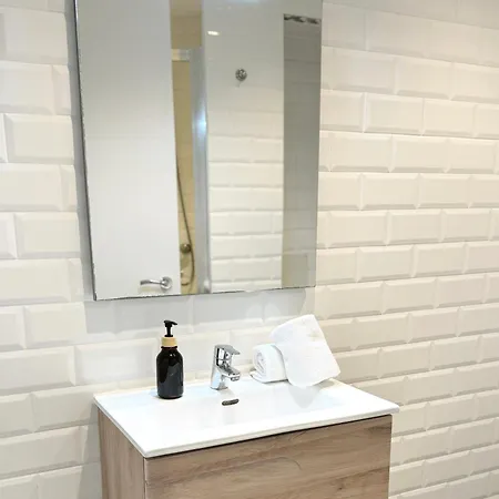Deluxe Centre Two Bedroom - Grand House
