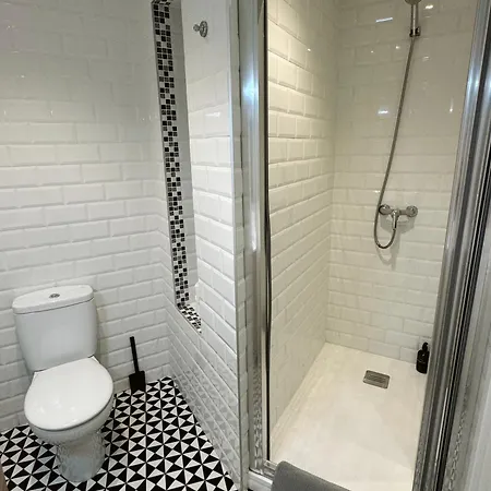 Deluxe Centre Two Bedroom - Grand House *