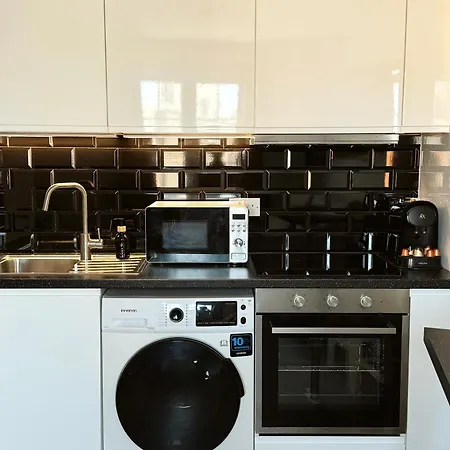 Deluxe Centre Two Bedroom - Grand House