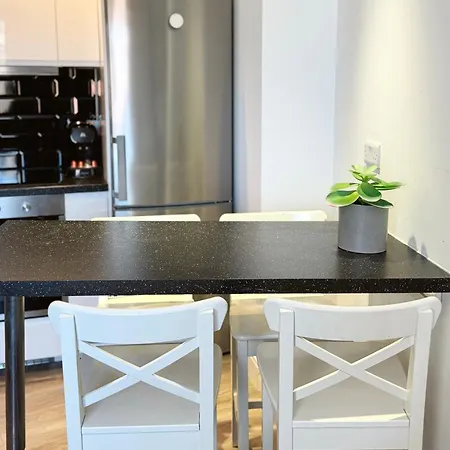 Deluxe Centre Two Bedroom - Grand House *
