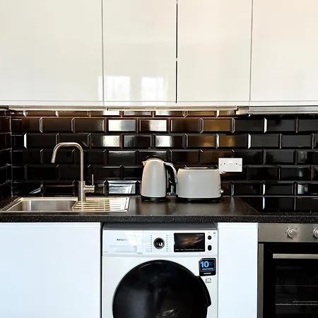 Deluxe Centre Two Bedroom - Grand House *