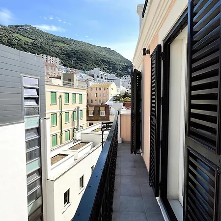 Deluxe Centre Two Bedroom - Grand House