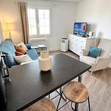 Deluxe Centre Two Bedroom - Grand House Apartment *