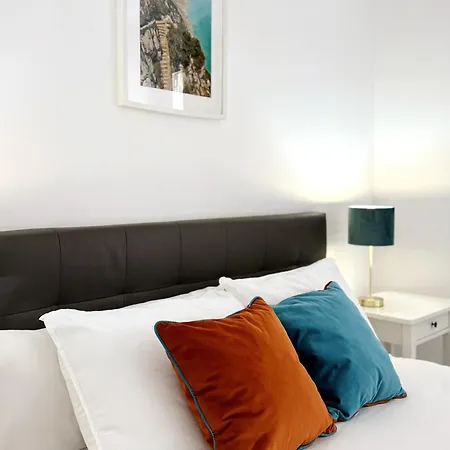 Apartment Deluxe Centre Two Bedroom - Grand House Gibraltar